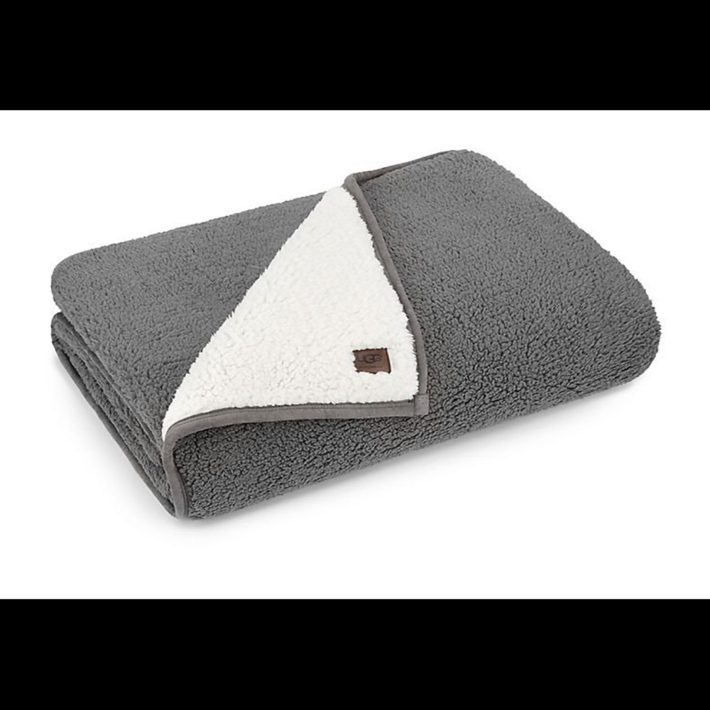 UGG Classic Sherpa Throw Blanket